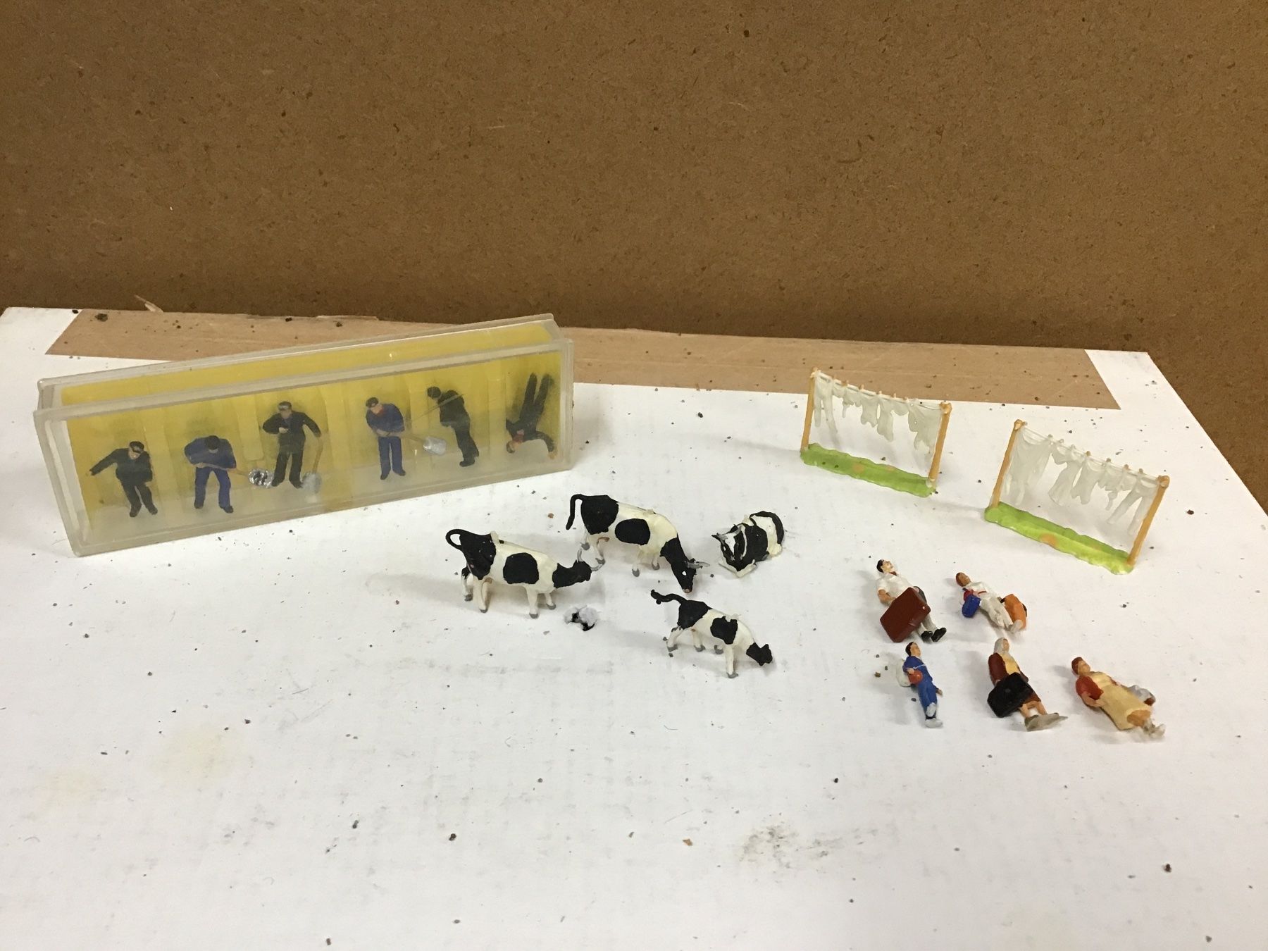 Modellini di ferrovie: 12 teilige Figurensammlung Spur H0 – Usato da Männedorf venduto da Modellbau-wyss