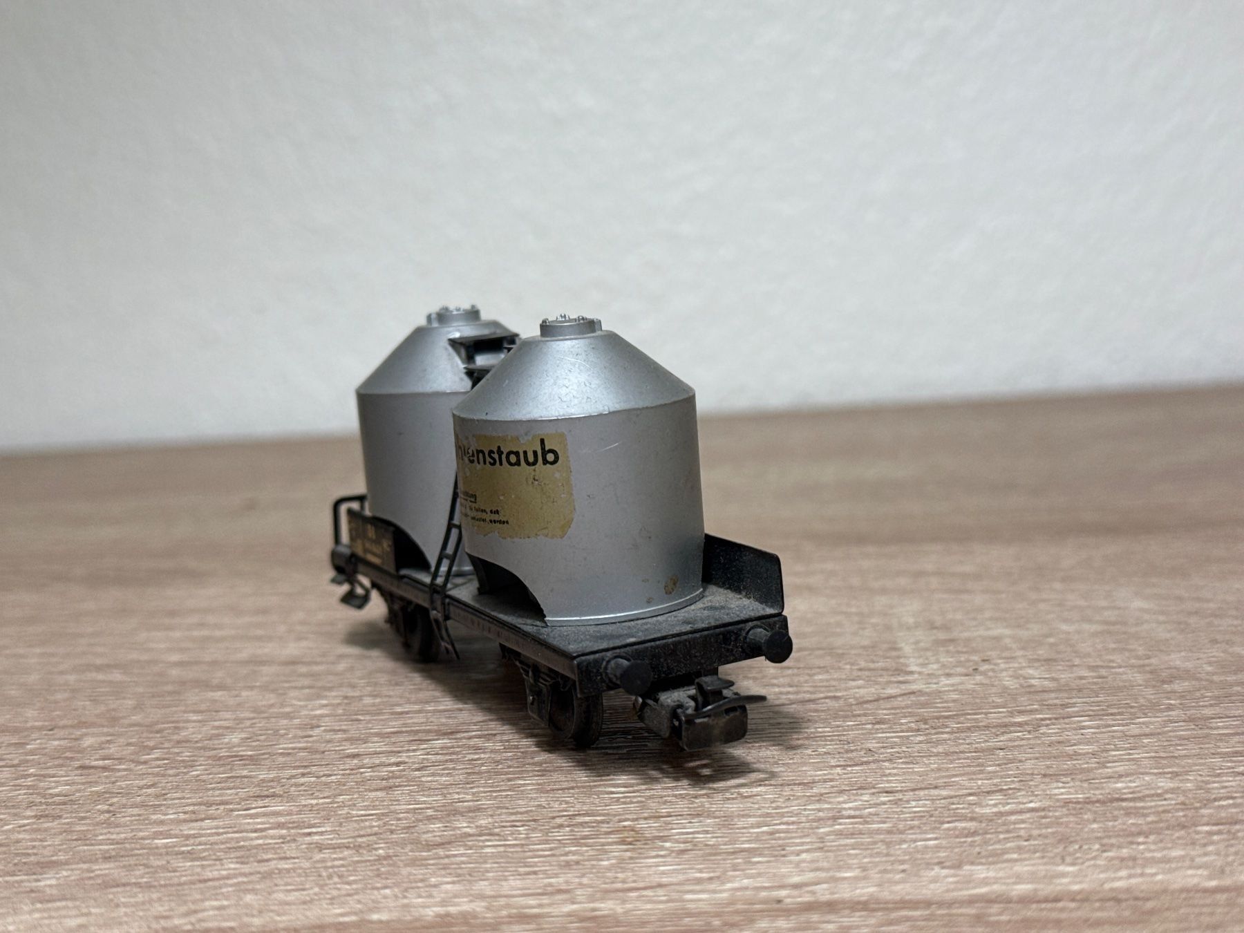 Märklin Modellini di ferrovie: Märklin Silowagen H0 (263) – Usato da St-Aubin-Sauges venduto da Lo_Go 3