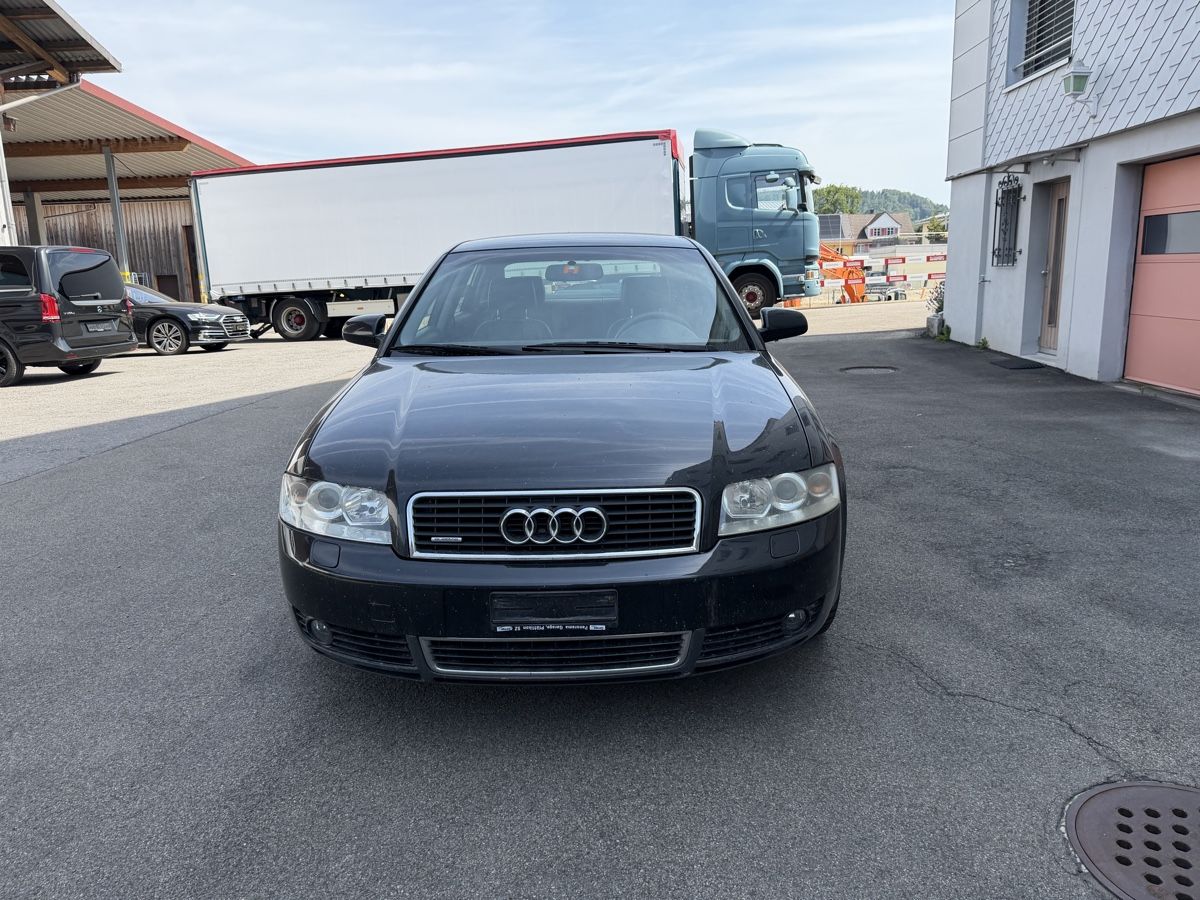 Audi Automobili: Audi A4 3.0 Benzin Automat Limousine schwarz Ab 1.- – Usato da Oberbüren venduto da slaki.ra 1