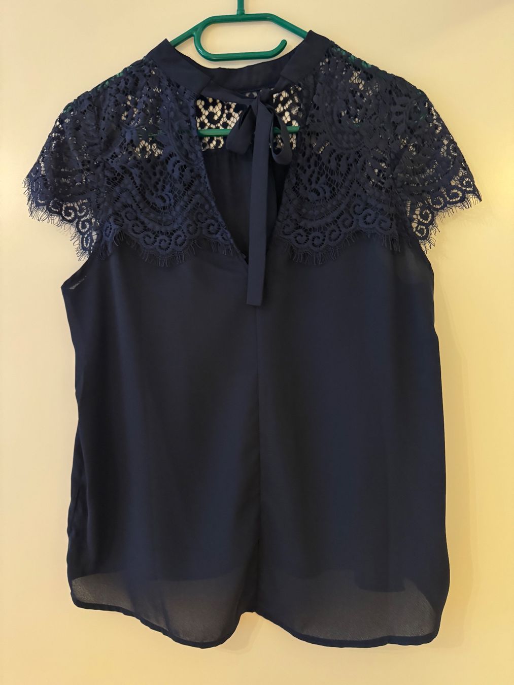 Chemisiers: Bluse mit Spitzen – D'occasion à Hunzenschwil par nadine_86 3