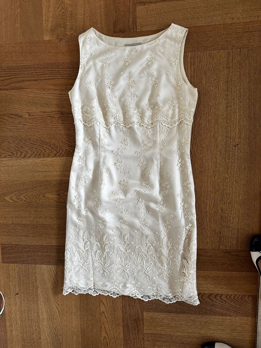 Kleider: Weisses Spitzenkleid – Gebraucht aus Zürich von Koska