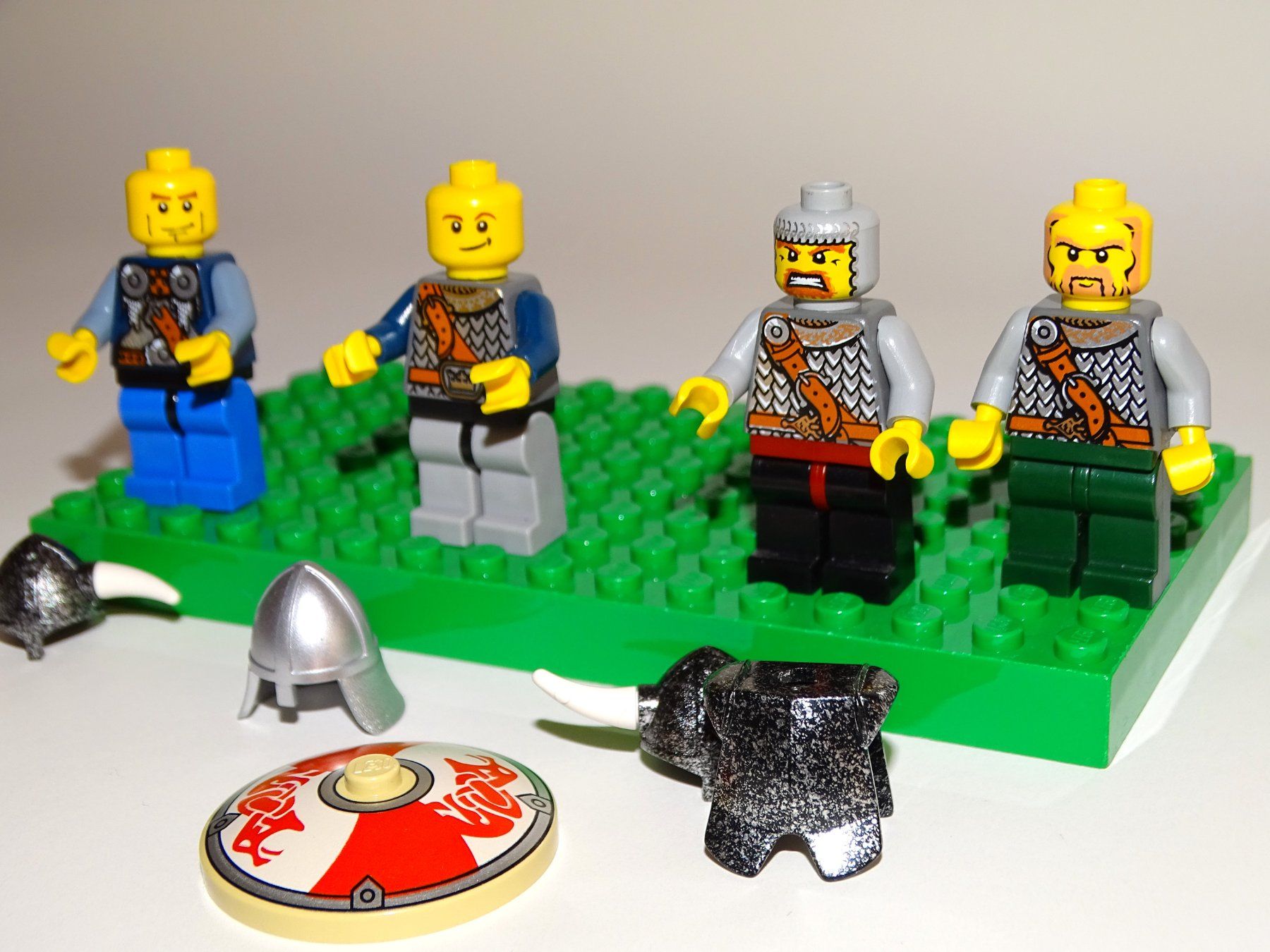 Lego Jeux de construction: Figuren Lego Vikings/Castle 2 – D'occasion à Burgdorf par vor_5cls 2