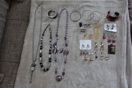 1 schönes 41 teiliges Modeschmuck Set