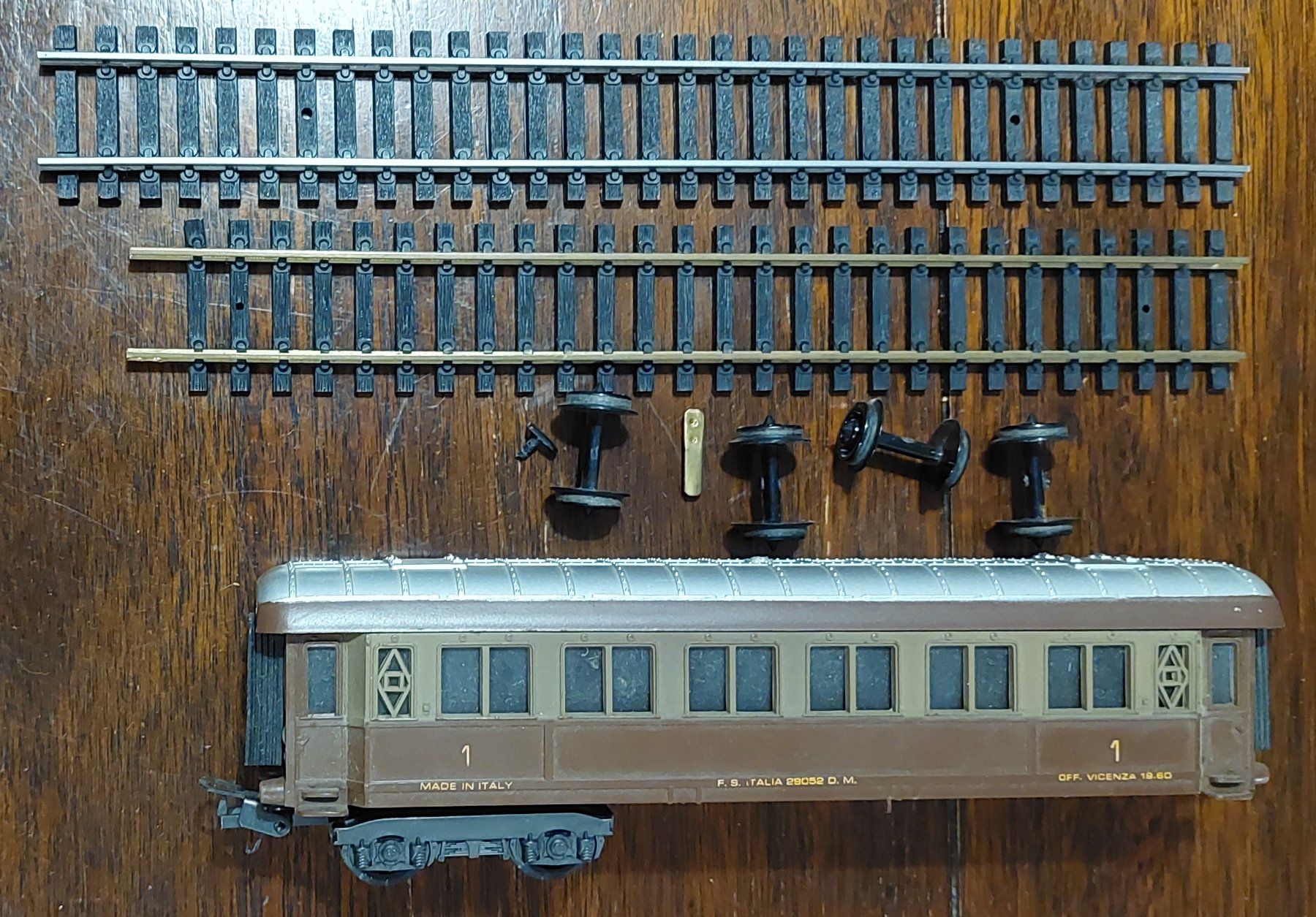 Lima Modellini di ferrovie: Konvolut Lima Eisenbahn: Loki, Wagon, Trafo, Gleise, Weichen – Usato da Oberdiessbach venduto da gerbu01 9