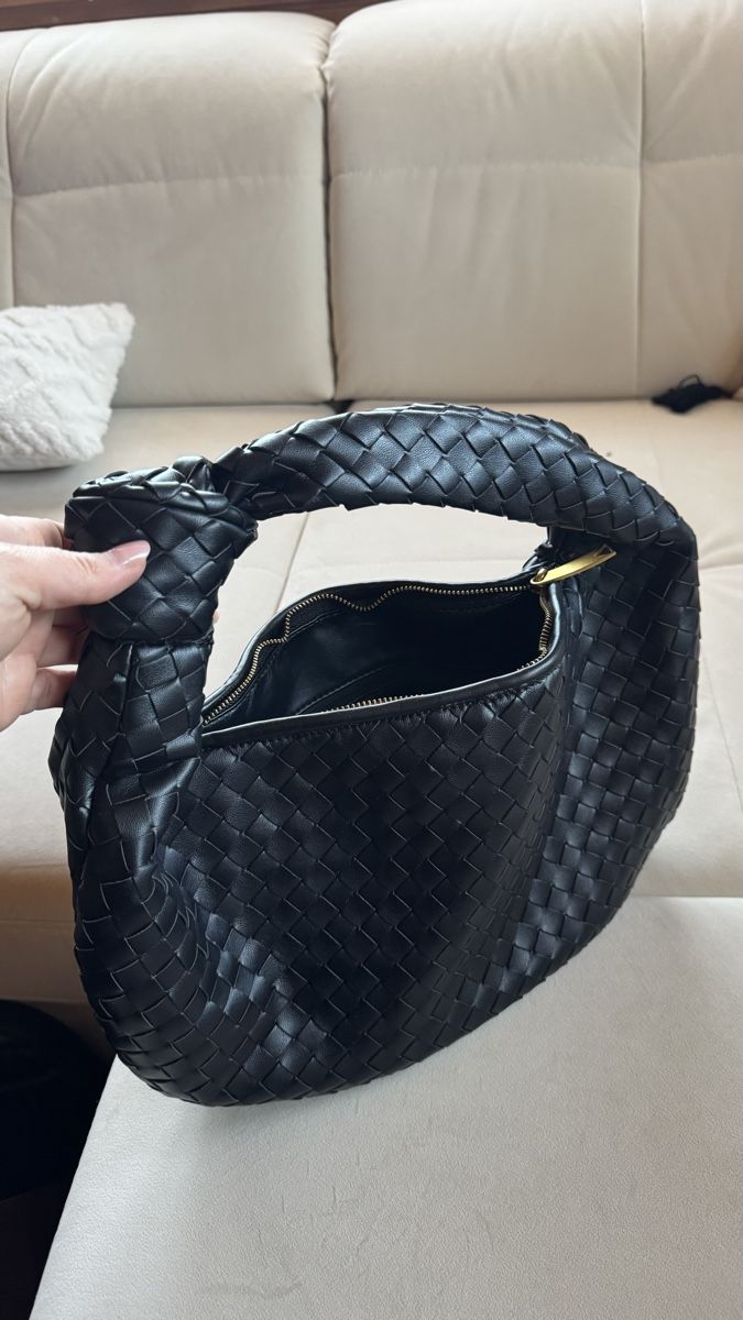 Borse da donna: Handtasche 👜  – Usato da Surcasti venduto da Lenkita 3