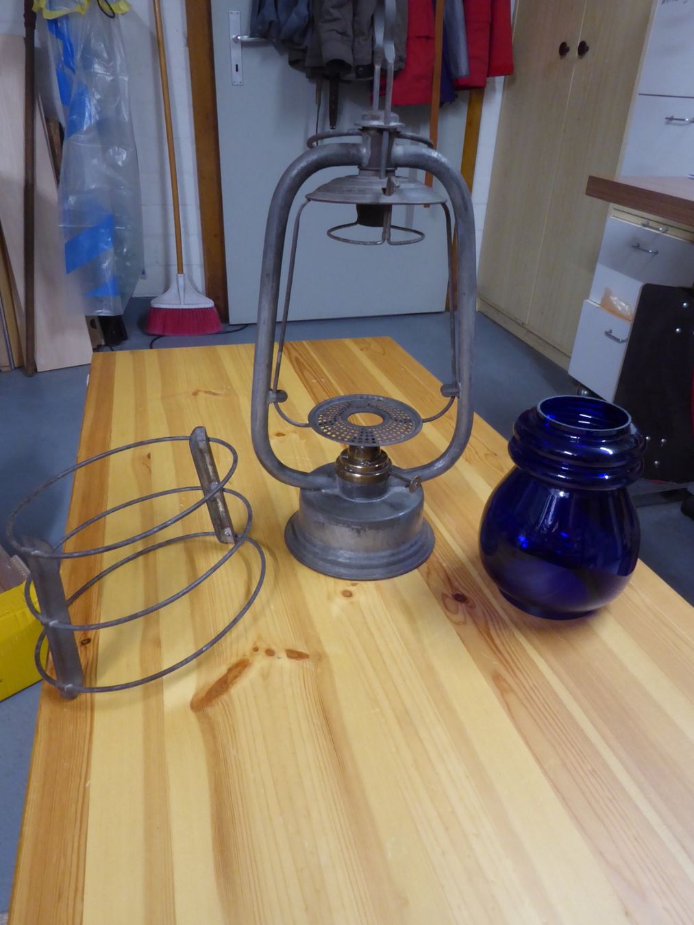 Lampade: Petrol Handlampe mit blauem Glas – Usato da Mühleberg venduto da Pumori 6