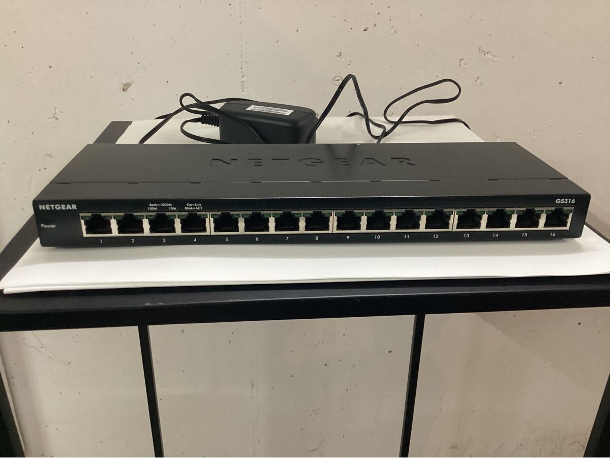 Netgear Hub & Switch: Switch NETGEAR GS316 – Usato da Hägglingen venduto da Enikolaus