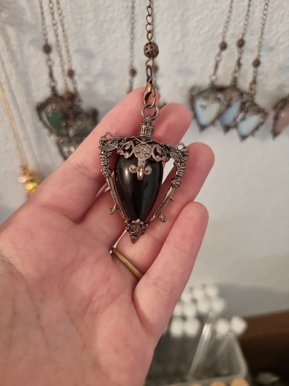 Pendentifs: Pendel mit schwarzem Stein – Neuf (Voir description) à Gundetswil par Sabrinaverkauft 1