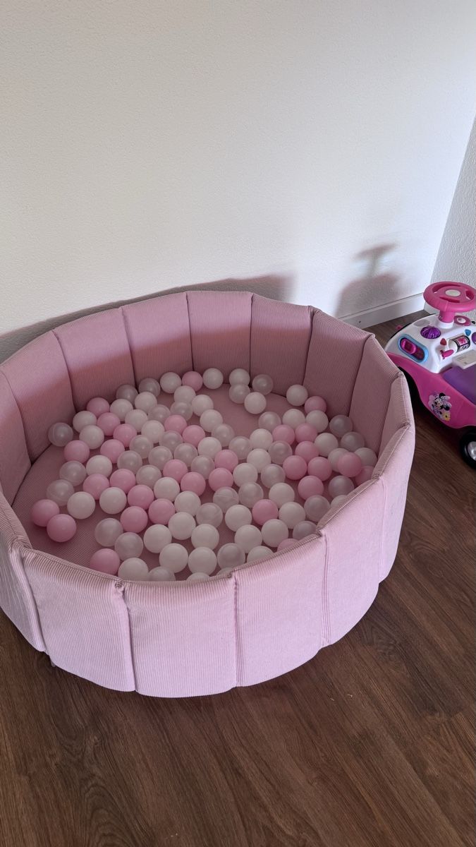 Palloni: Runder Bällebad-Pool rosa, mit Bällen – Usato da Gerlafingen venduto da Mediine.a