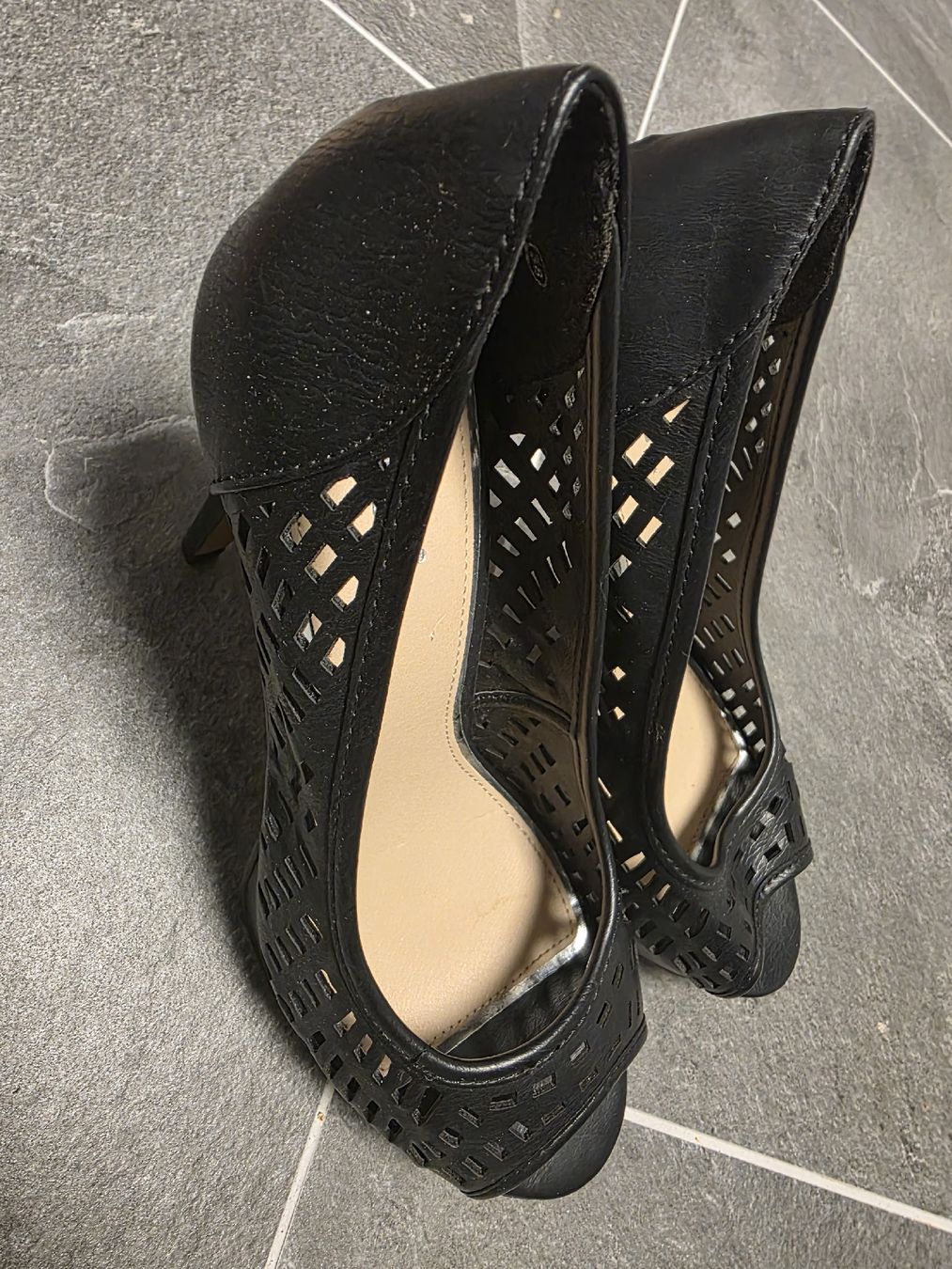 Cube Scarpe da donna: Schwarze CUBE Peep-Toe Pumps mit Cut-Outs, Grösse 38 – Usato da Toffen venduto da ver_x68f 2