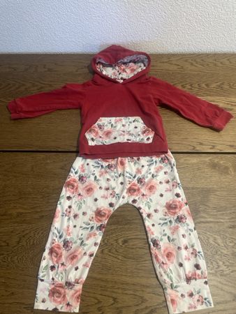 Kinder Set Hoodie & Hose Grösse 18-24M Blumenmuster