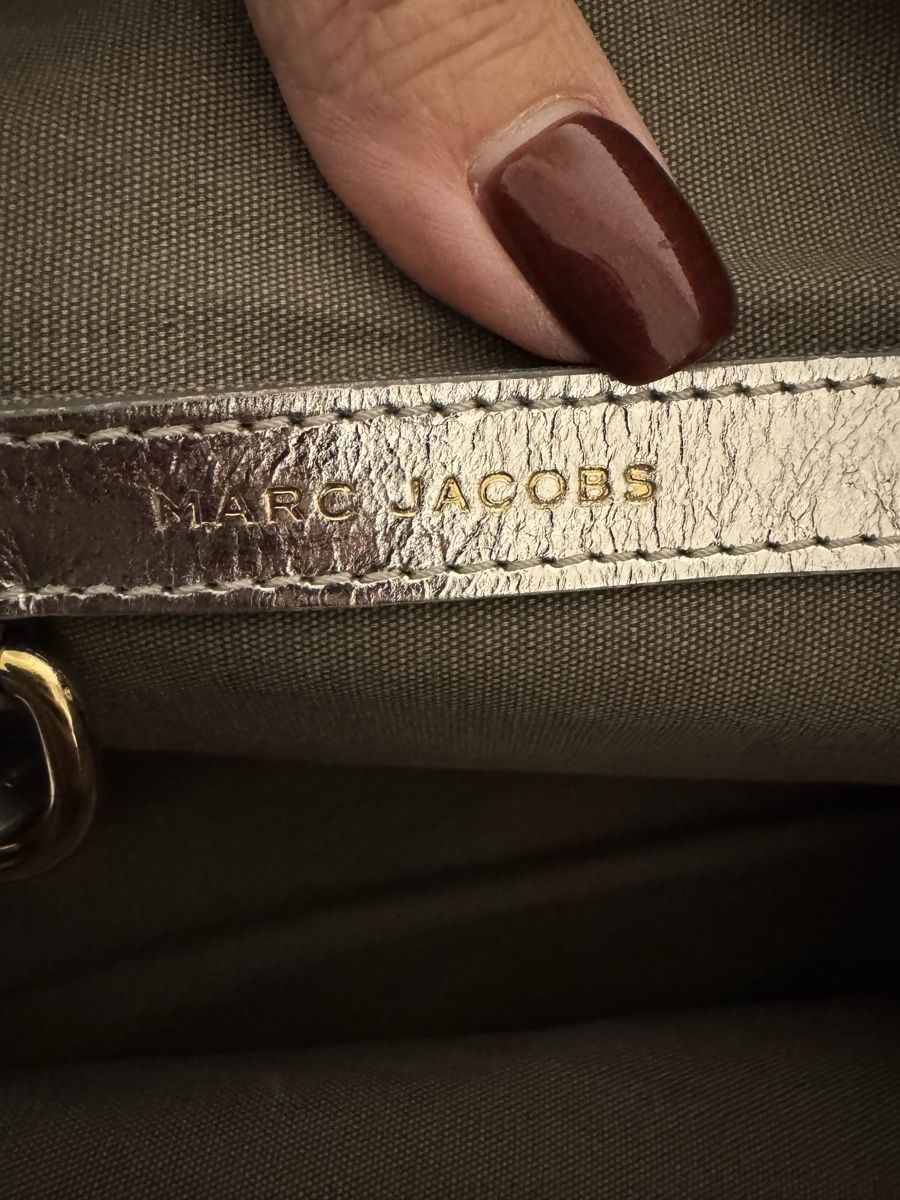 Marc Jacobs Borse da donna: Marc Jacobs Silver Leather Clutch Bag - Stunning! – Nuovo (secondo la descrizione) da Sarnen venduto da vik_jw5z 1
