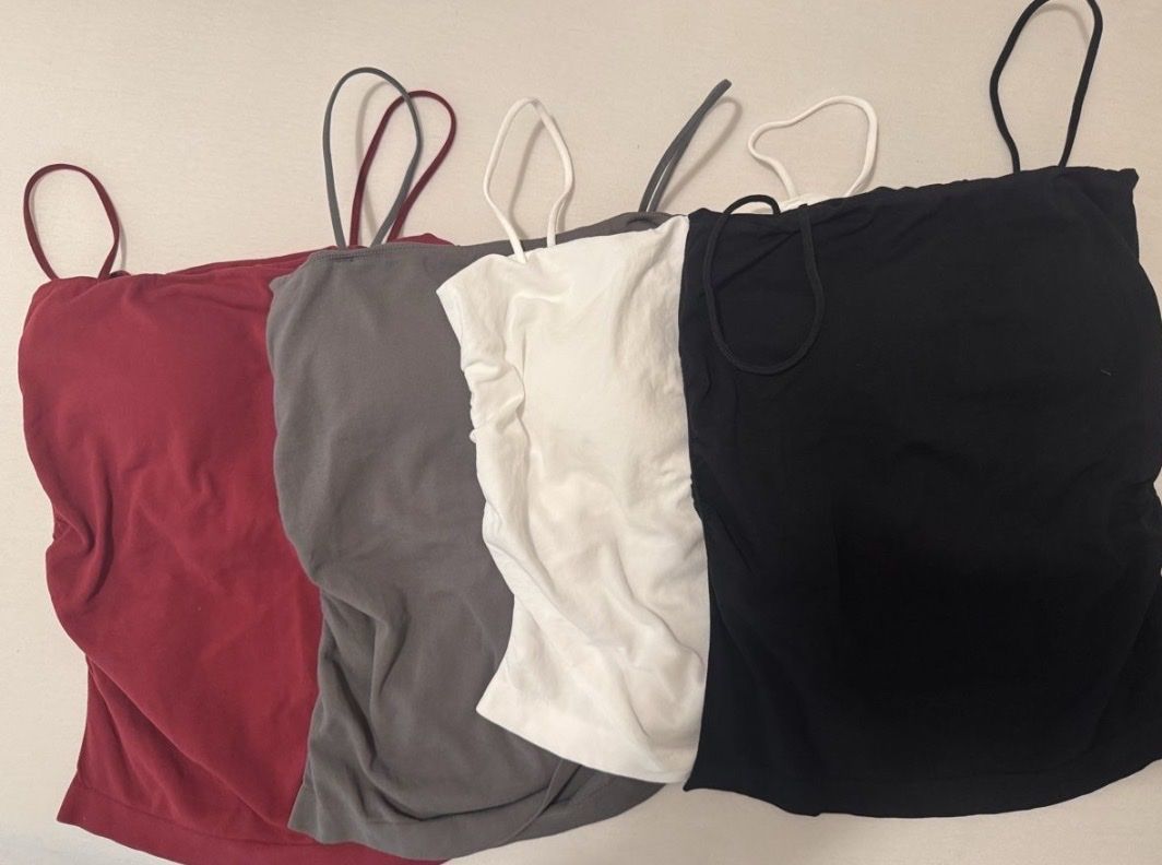 Top: 4er Set Sommer Tops mit integrierten cups – Nuovo (secondo la descrizione) da Neuenegg venduto da mel_5pnq