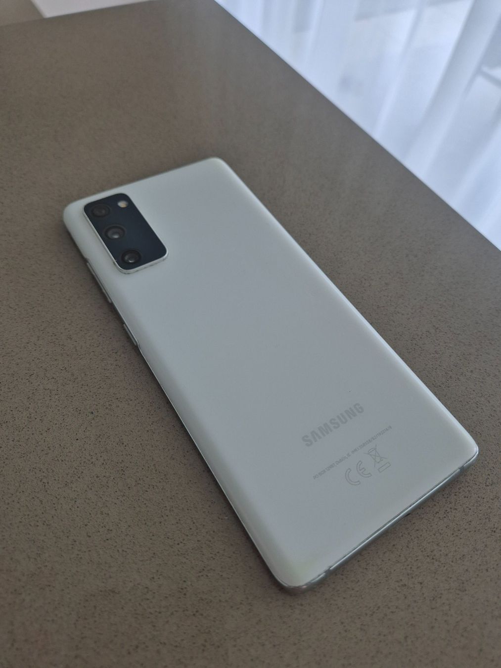 Samsung Telefoni cellulari / Smartphones: Samsung Galaxy S20 FE in Weiss – Usato da Triesen venduto da atos87 1