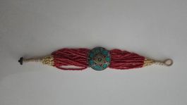 Armband mit Perlen und Metallverziung vermutlich Tibet