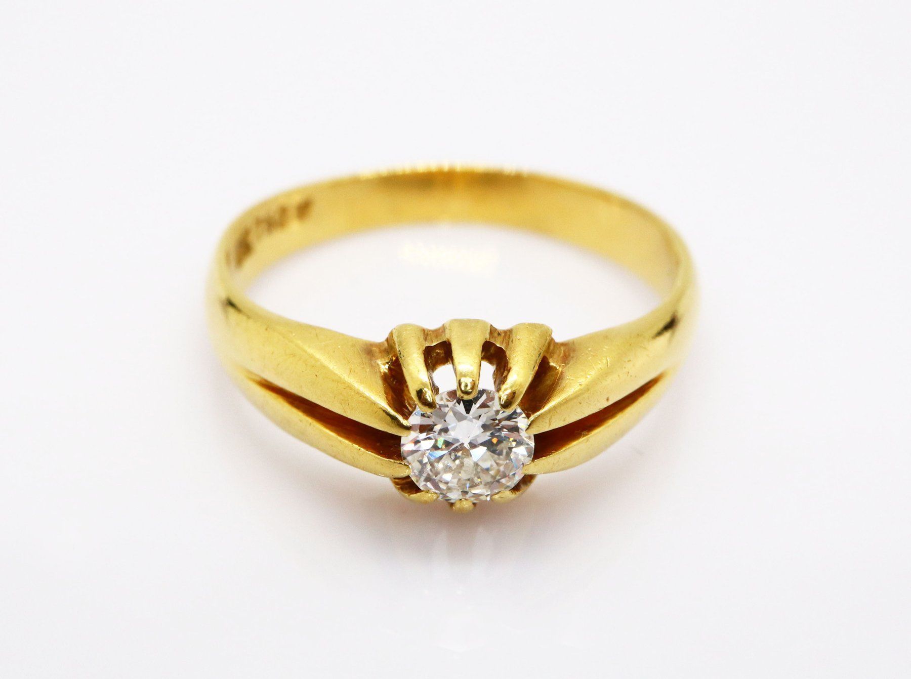 Ringe: Solitär mit Diamant in Gelbgold – Gebraucht aus Dürnten von schmucklicher