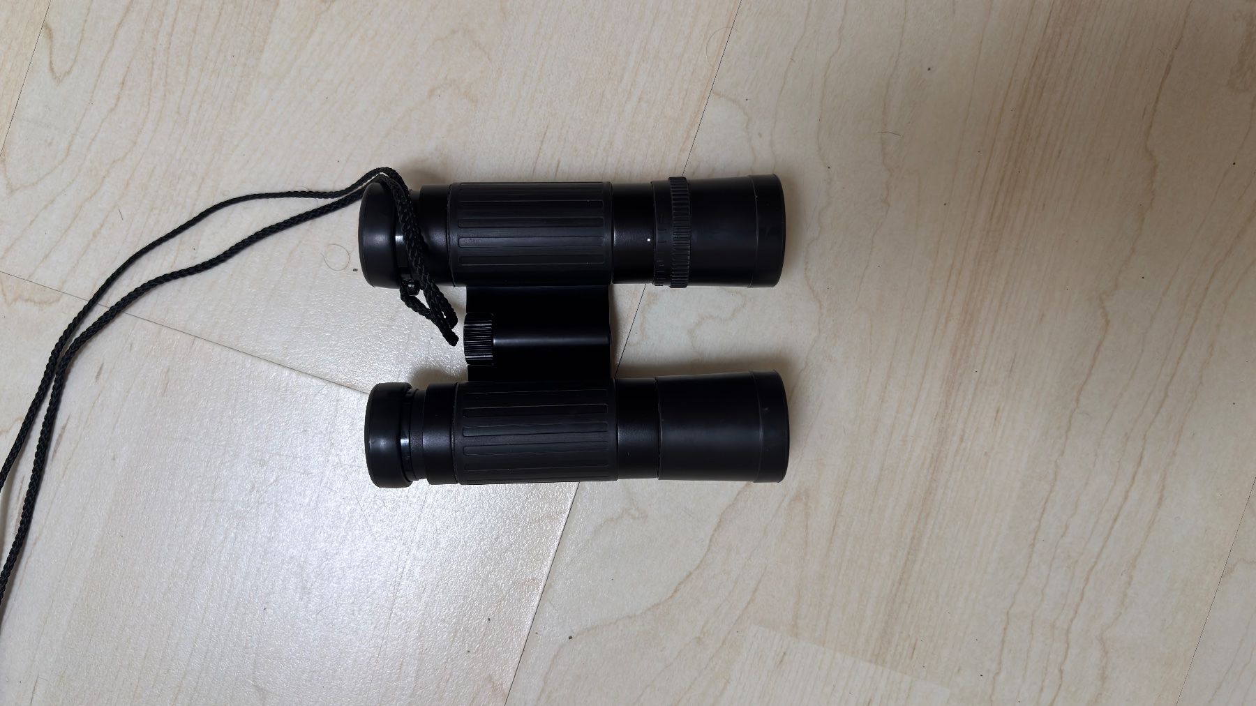Leica Jumelles: Leica Fernglas mit Tasche – D'occasion à Therwil par Gian-Schneider 1