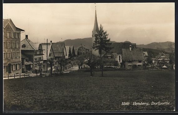 Cartoline postali: Hemberg, Dorfpartie mit Kirche, Panorama – Usato da Berlin venduto da bartko-reher