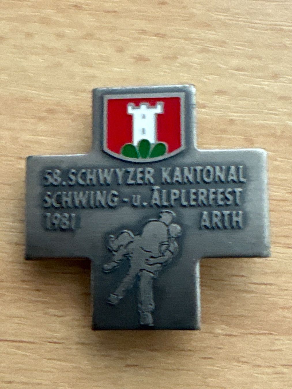 Plaketten & Abzeichen: 58. Schwyzer Kantonal Schwing-u.Älplerfest Arth 1981 Abze... – Gebraucht aus Ibach von lisch3