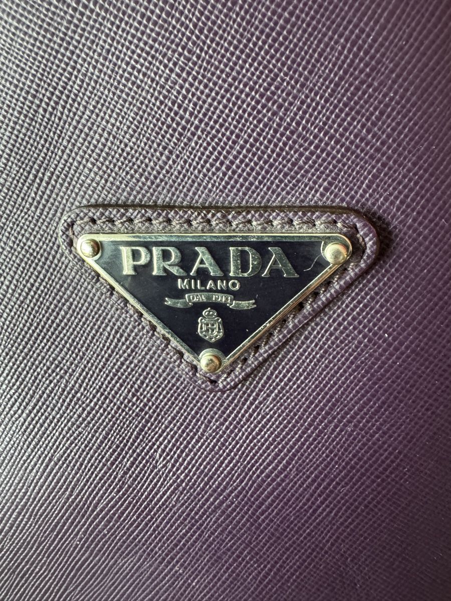 Prada Borse: Prada Reisetasche Weekender Violet, Saffiano Leder – Usato da Walchwil venduto da Zentralschwiiz 5