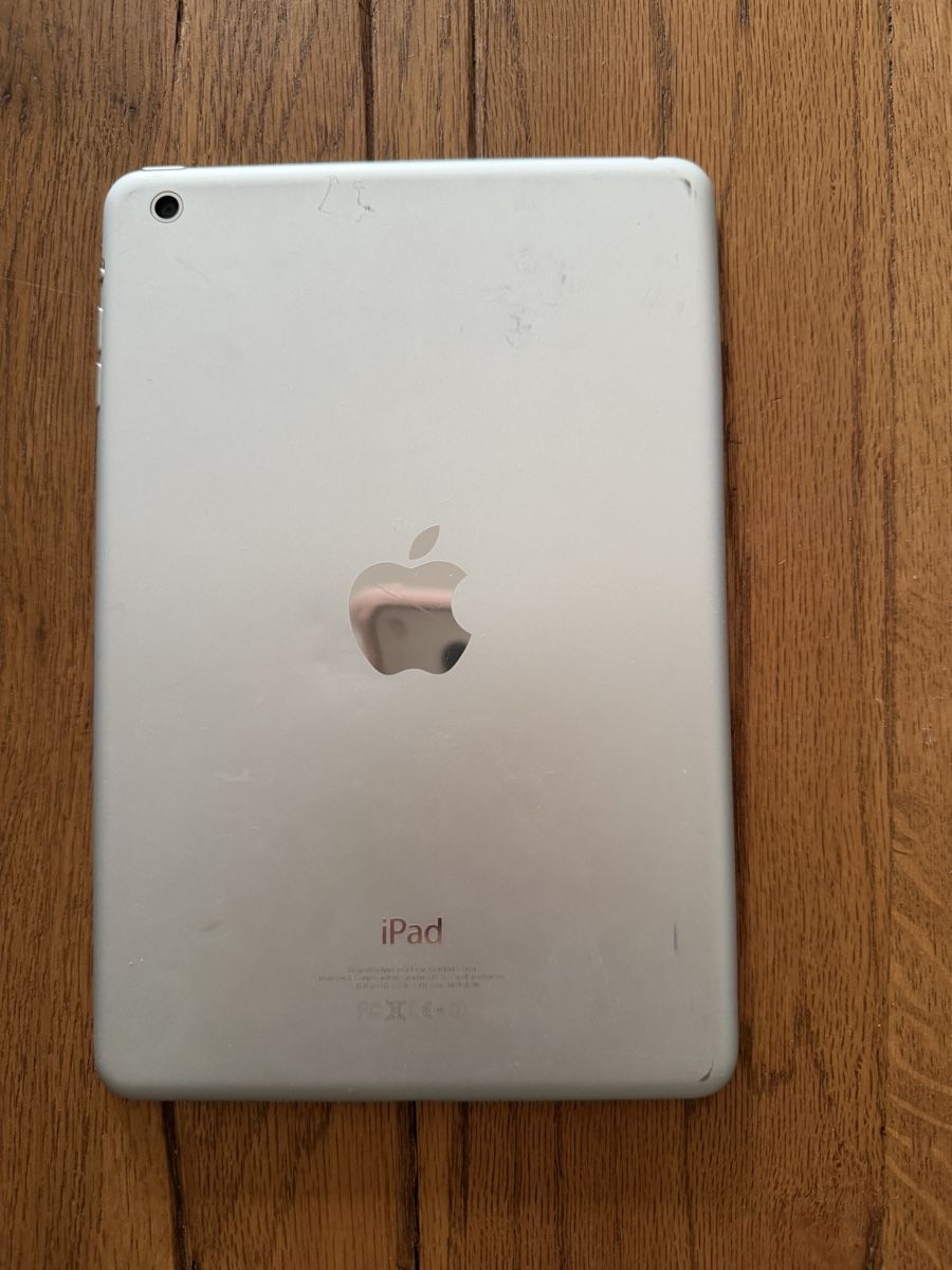 Apple Tablet PC: Apple iPad mini Wi-Fi 16GB Silber gebraucht – Usato da Winterthur venduto da Gluecksli 1