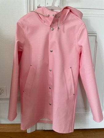 Neuer Regenmantel Stockholm von Stutterheim in Rosa