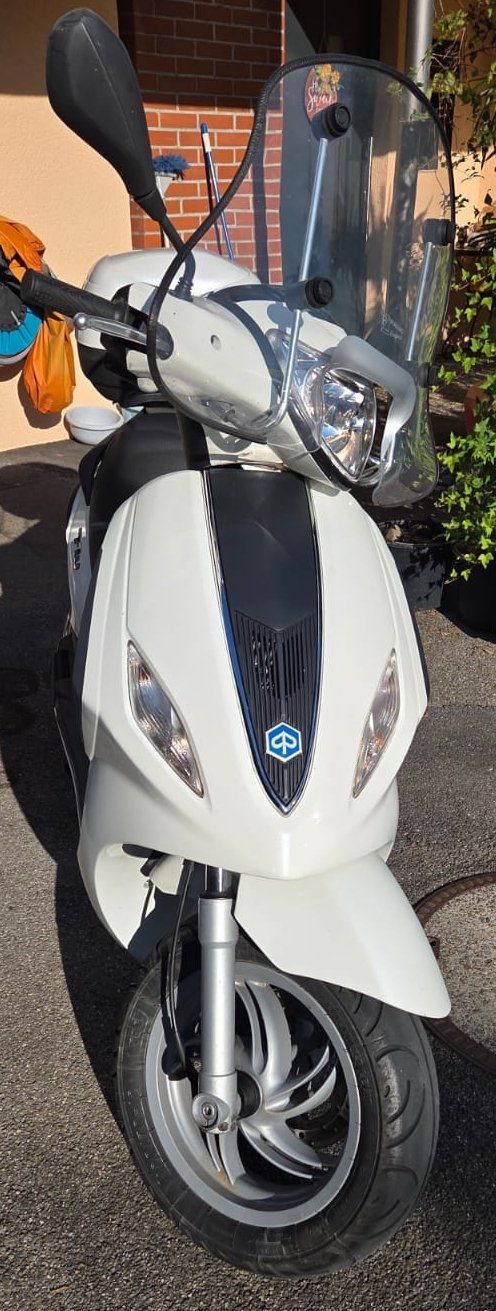 Piaggio Scooter: PIAGGIO Fly 125 i.e. 3V mit Windschutzscheibe & Topcase – Usato da Obfelden venduto da Calibra77 2