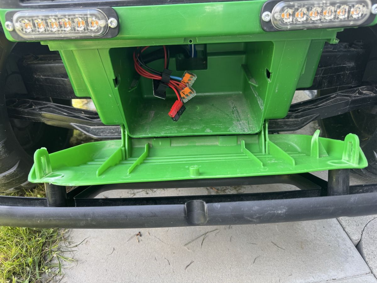 John Deere Veicoli per bambini: John Deere Kindertraktor elektrisch umgebau – Usato da Trachslau venduto da Hedkandi__ 2