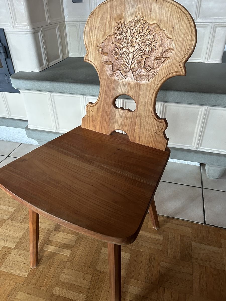 Stühle: 6  Stühle Stabellen Kirschbaum Holz handgeschnitzt – Gebraucht aus Wengi b. Frutigen von Niesen3714 1