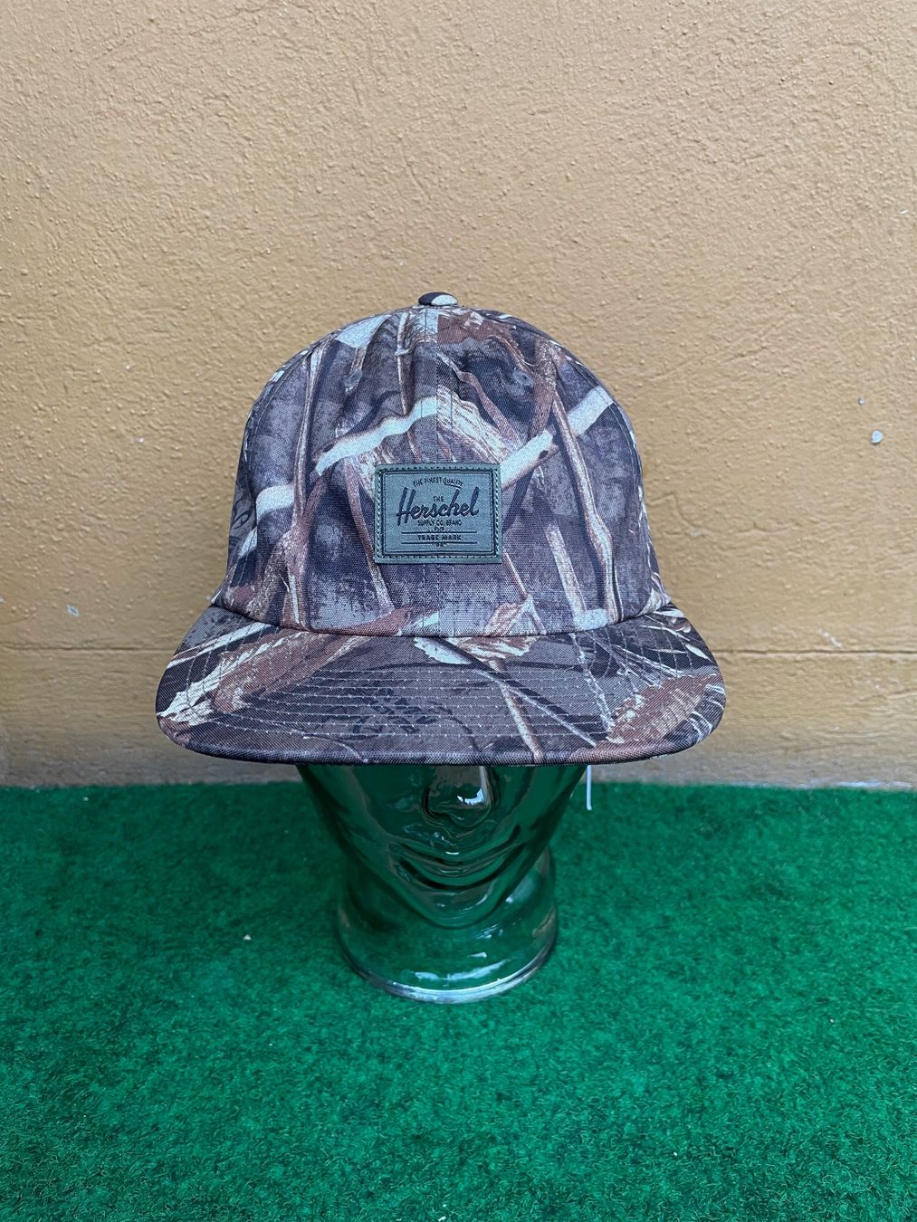 New Era Copricapi, berretti & cappellini: Herschel 6-Panel Cap Real Tree Camo New with Tag – Nuovo e nell'imballaggio originale da Zürich venduto da le_souk