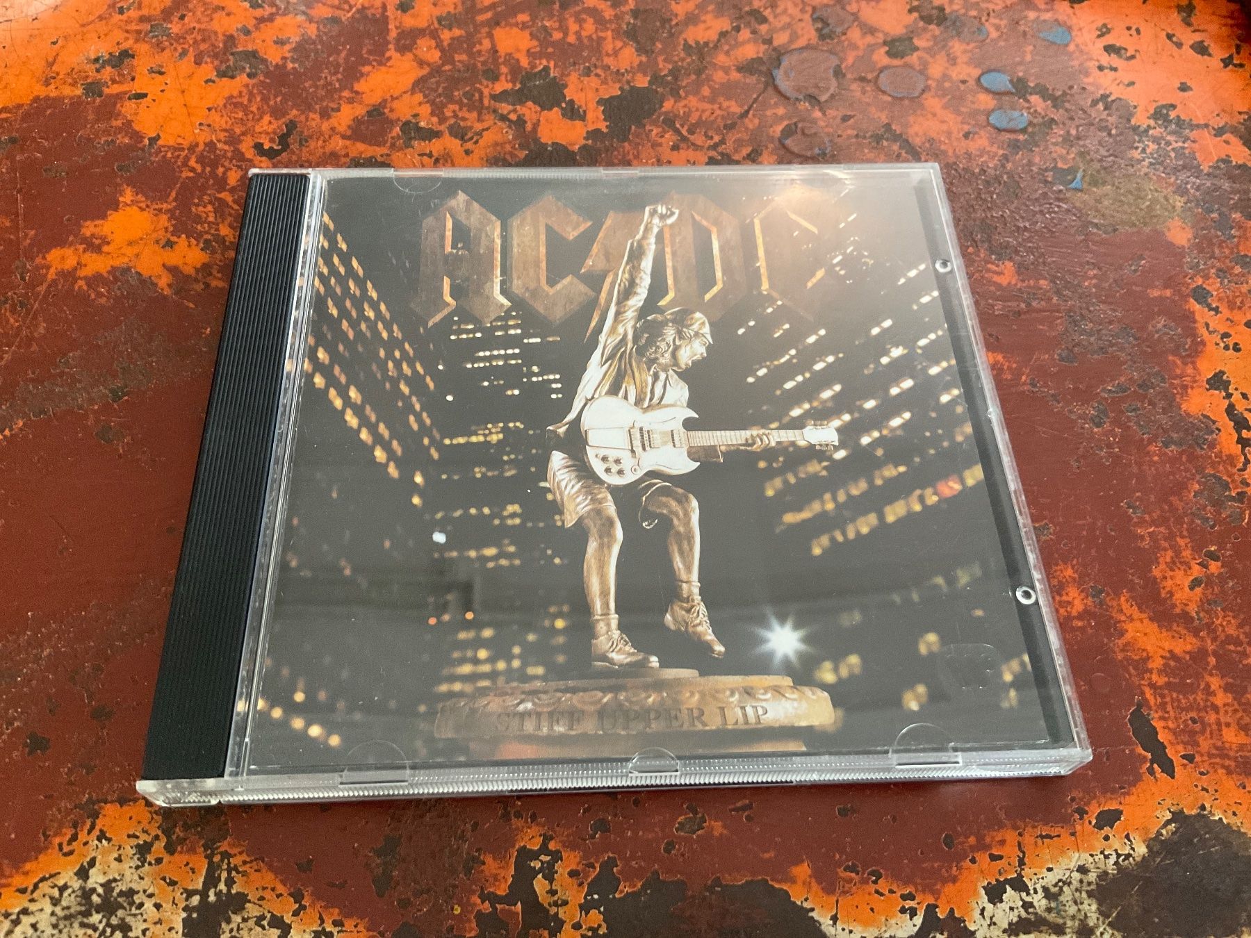 CD: AC/DC Stiff upper lift CD – Usato da Delémont venduto da vinylfreak01