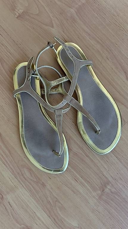 Ralph Lauren Chaussures femmes: Ralph Lauren Sommersandaletten gold 39/40 – D'occasion à Neuheim par Vinn