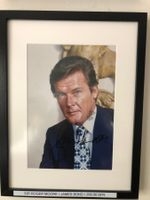 SIR ROGER MOORE ( JAMES BOND ) AUTOGRAMM IM RAHMEN