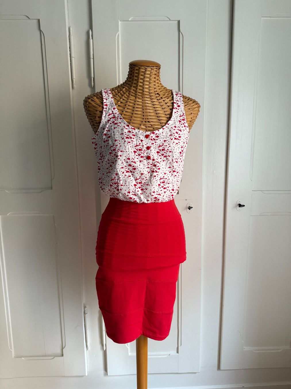 Robes: PINK LOOP - Kleid rot-weiss XS – D'occasion à Zürich par Diazaio