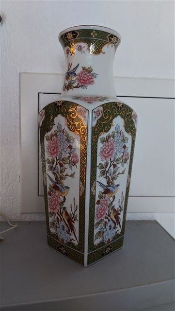 Vasen & Gefässe: Vase mit Blumen und Vogelmotiven – Neu (gemäss Beschreibung) aus Oberrohrdorf von Heinzwu