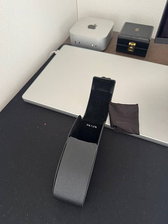 Prada Altro in  Abbigliamento & Accessori: Prada Glasses Eyewear Case & Microfiber Cleaning Cloth Set – Usato da Schübelbach venduto da Rahnmont 3