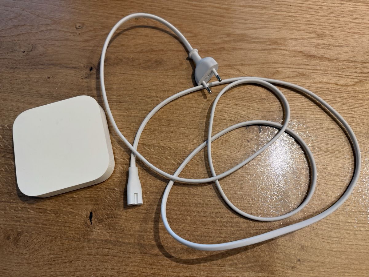 Apple Modems & Router: Apple AirPort Express 2. Gen. A1392 – Gebraucht aus Gisikon von lila.libelle
