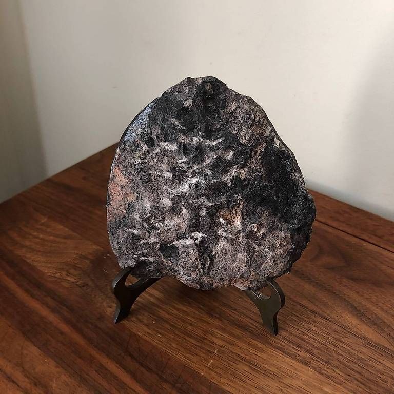 Minerali & Pietre curative: Fossil en pierre noir – Usato da Montreux venduto da Gilles.Charlet 2