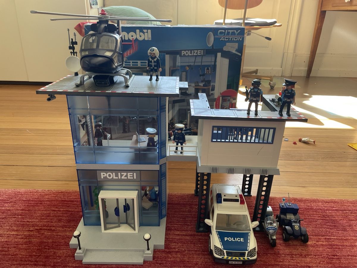 Playmobil Jouets: Polizeistation 5176 City Action – D'occasion à Küsnacht ZH par paka06