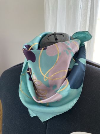 Tuch Esprit mit Blumen-Muster