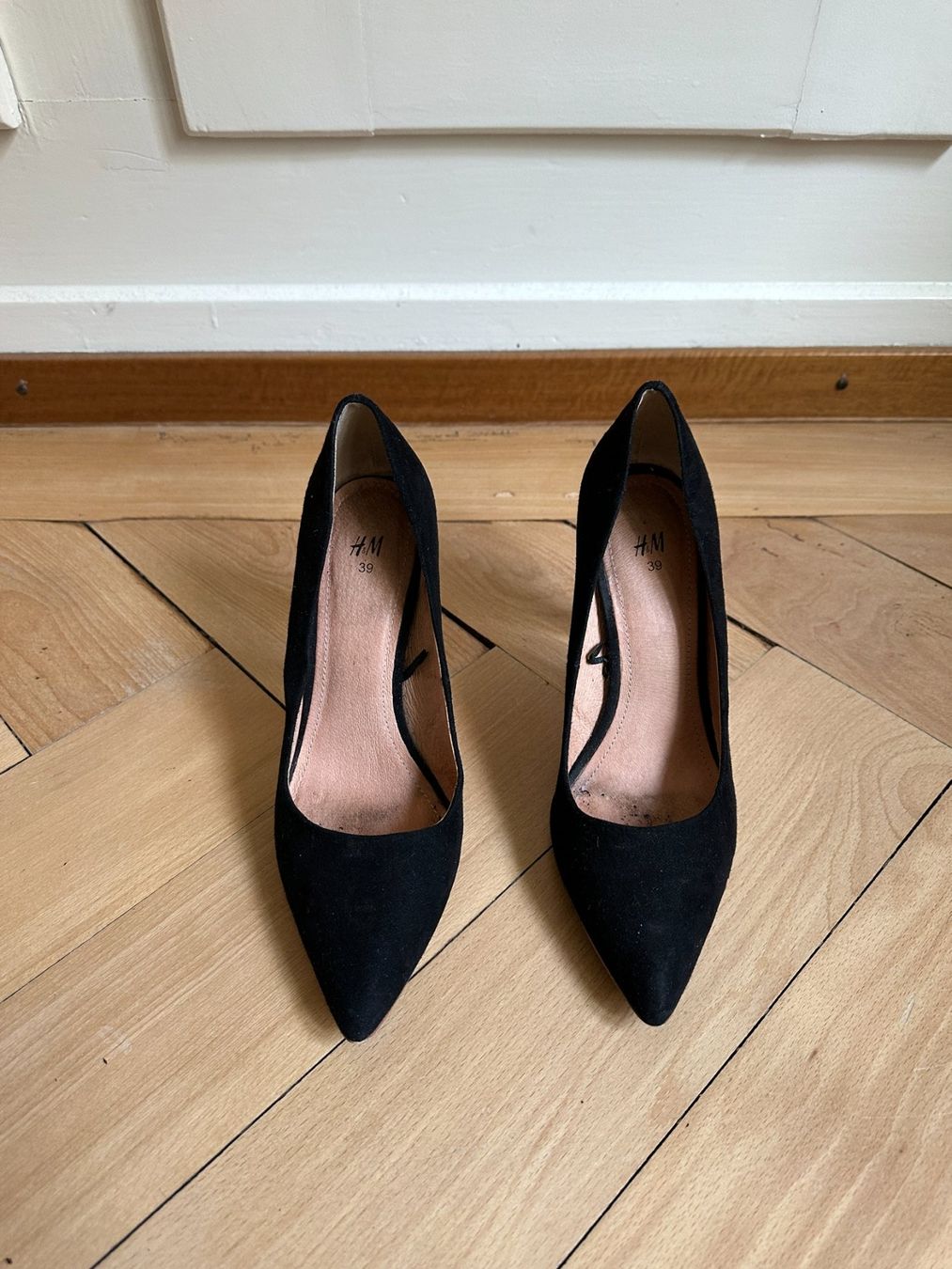 H&M Chaussures femmes: Pumps schwarz mit durchsichtigem Absatz 39 – D'occasion à Zürich par Diazaio 1