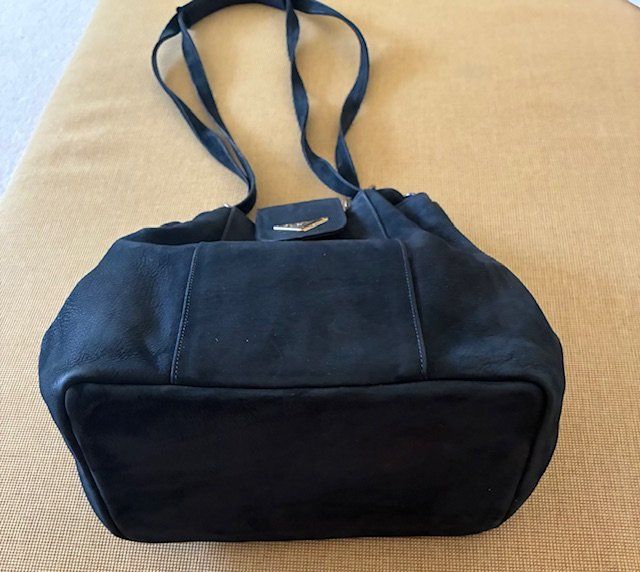 Prada Taschen für Damen: Vintage Prada Tasche – Gebraucht aus Zürich von lakili 2