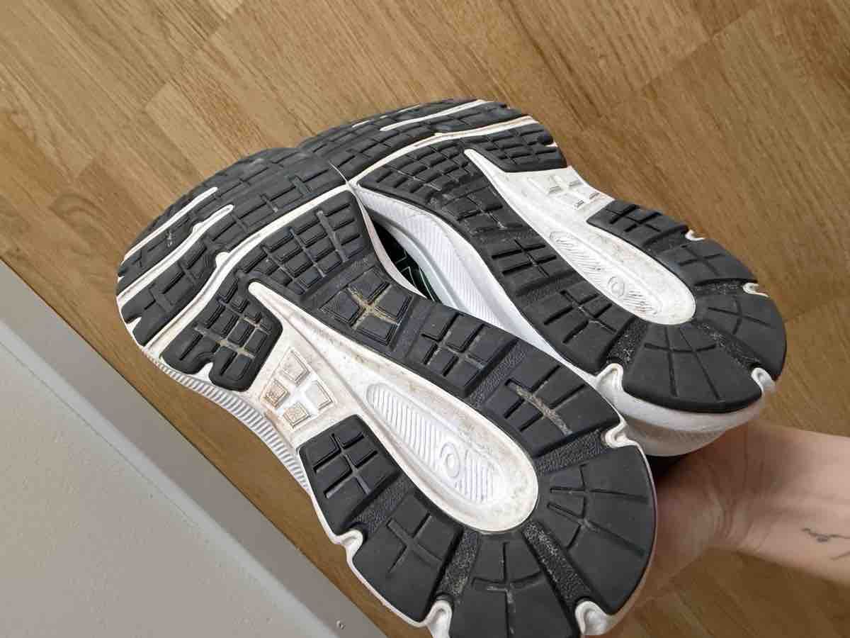Asics Schuhe für Jungen: Kinder Sneaker Asics Grösse 34.5 – Gebraucht aus Zürich von Agave_Sue 3