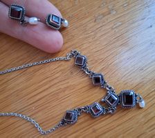 Versand möglich! Romantische Kette und dazupassende Ohrringe
