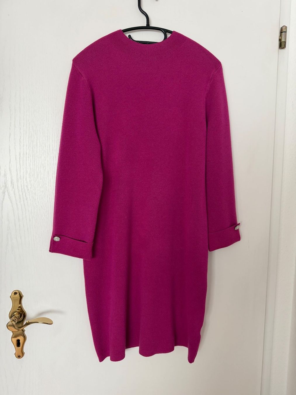 Robes: Strickkleid langarm mit Schmuckknopf Grösse S – D'occasion à ARISDORF par evez4