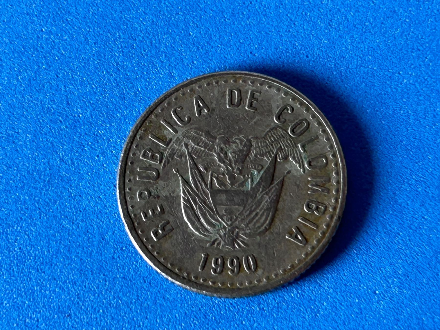 Tutti le monete: Colombia - 10 Pesos 1990 – Usato da Corcelles NE venduto da AJKader 9