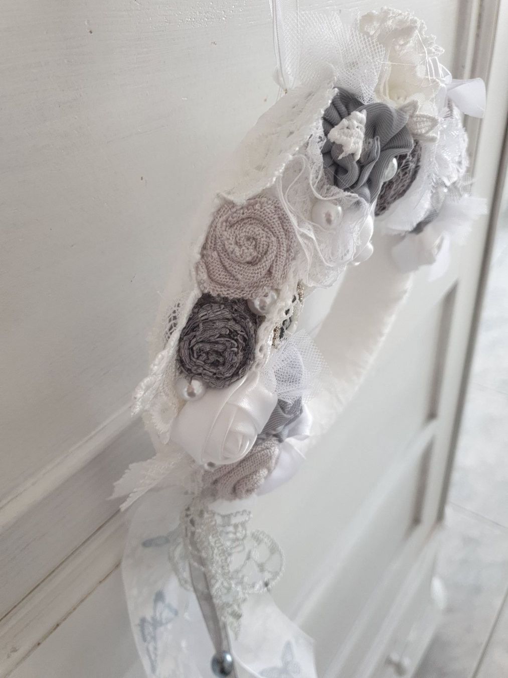 Tutte le decorazioni: Kranz Deko Shabby Chic Spitze Geschenk Muttertag Grau Weiss – Nuovo e nell'imballaggio originale da Gossau ZH venduto da Goes05 5