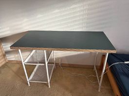 Bureau et chaise IKEA à venir chercher le 11 ou 12.07