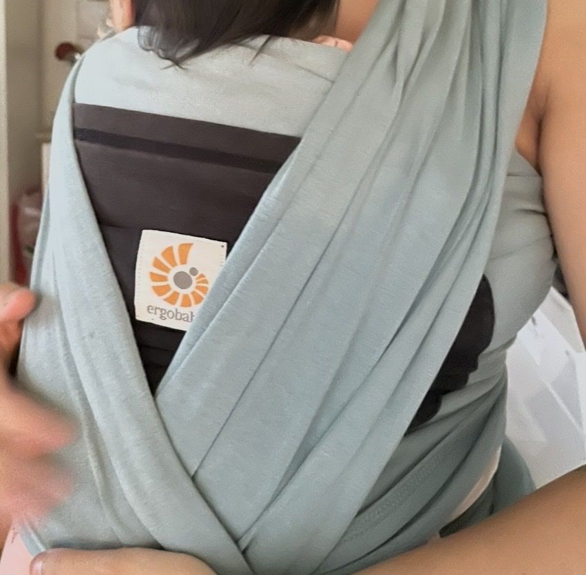 Ergobaby Marsupi portabebè: Ergobaby Tragetuch Wrap/Elastisch – Usato da Sisseln AG venduto da cha_2cjm