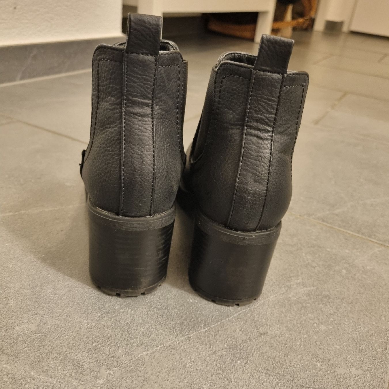 New Look Scarpe da donna: schwarze boots mit absatz gr 36 – Usato da Thayngen venduto da 123LeaT 1
